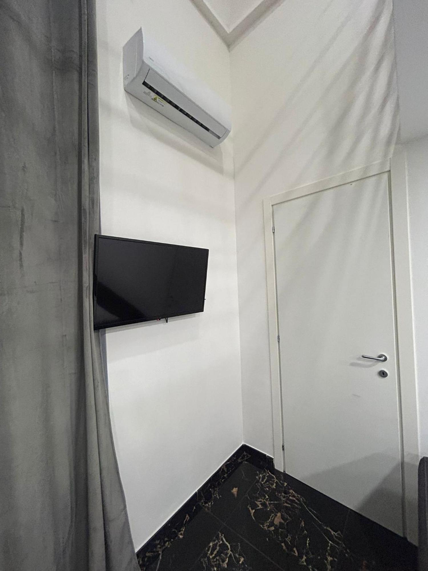 Valentino Luxury Suites Napoli Bagian luar foto