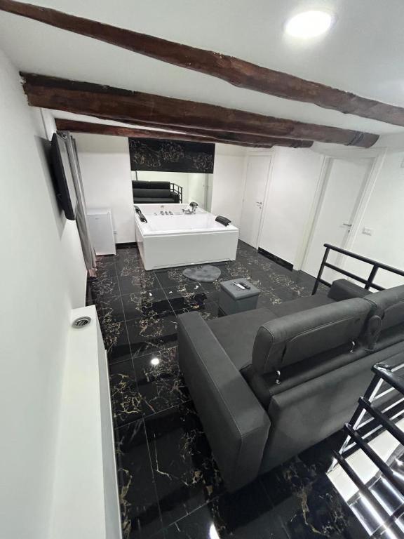 Valentino Luxury Suites Napoli Bagian luar foto