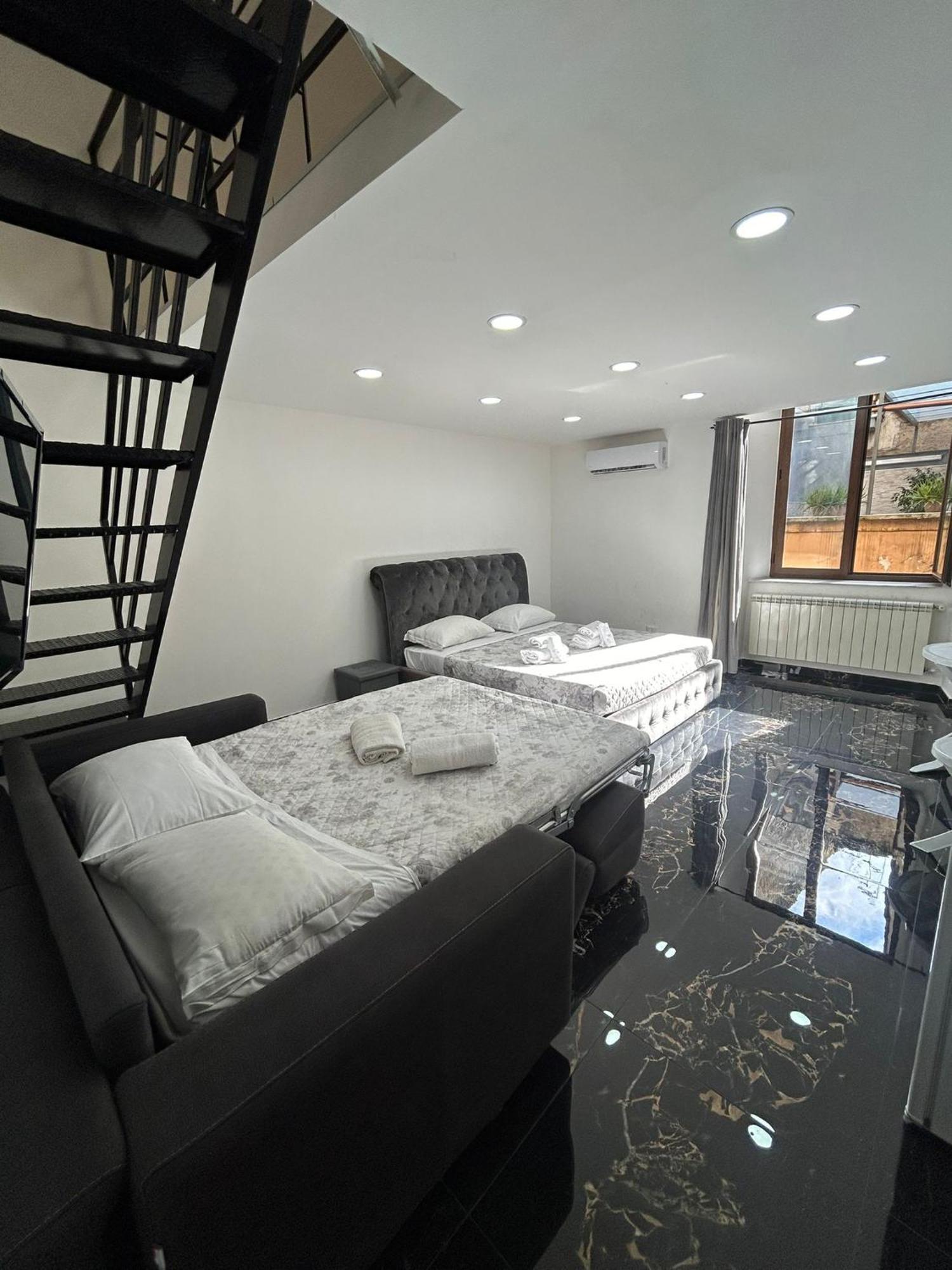 Valentino Luxury Suites Napoli Bagian luar foto