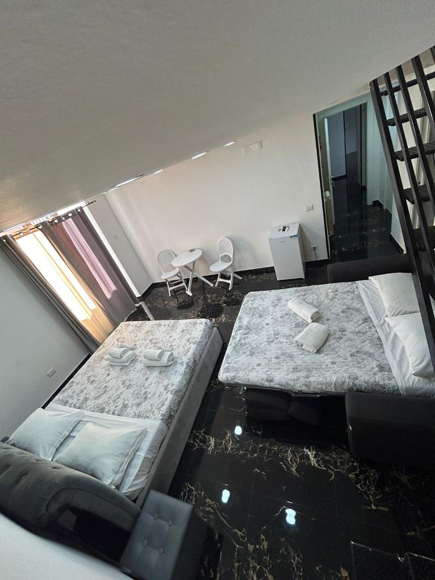 Valentino Luxury Suites Napoli Bagian luar foto