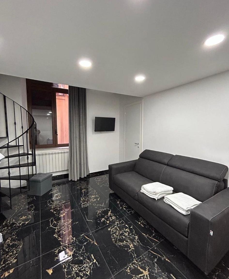 Valentino Luxury Suites Napoli Bagian luar foto