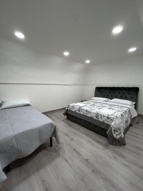 Valentino Luxury Suites Napoli Bagian luar foto